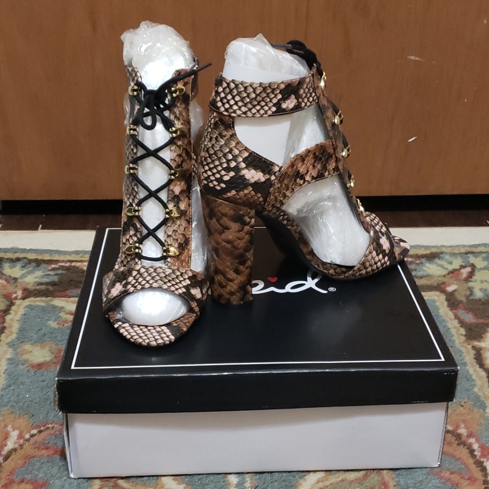 NWB Snakeskin heels
